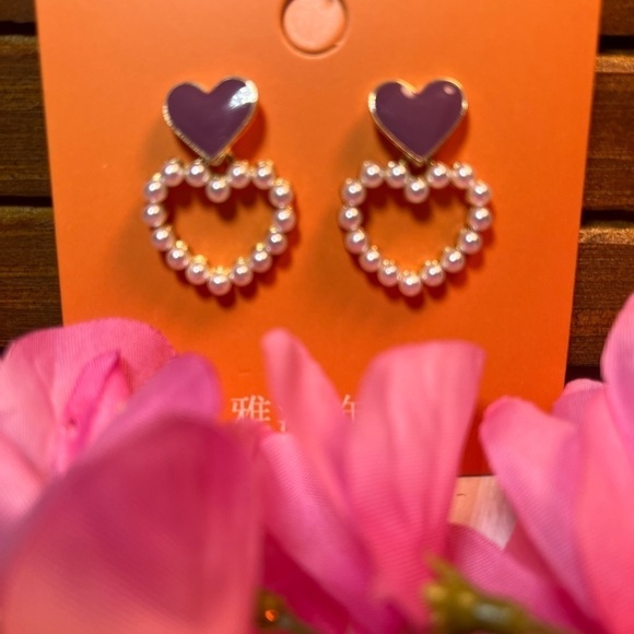 Fashion Jewelry Pierced earrings. Purple Hearts with Imitation Pearl Hearts - Picture 4 of 6